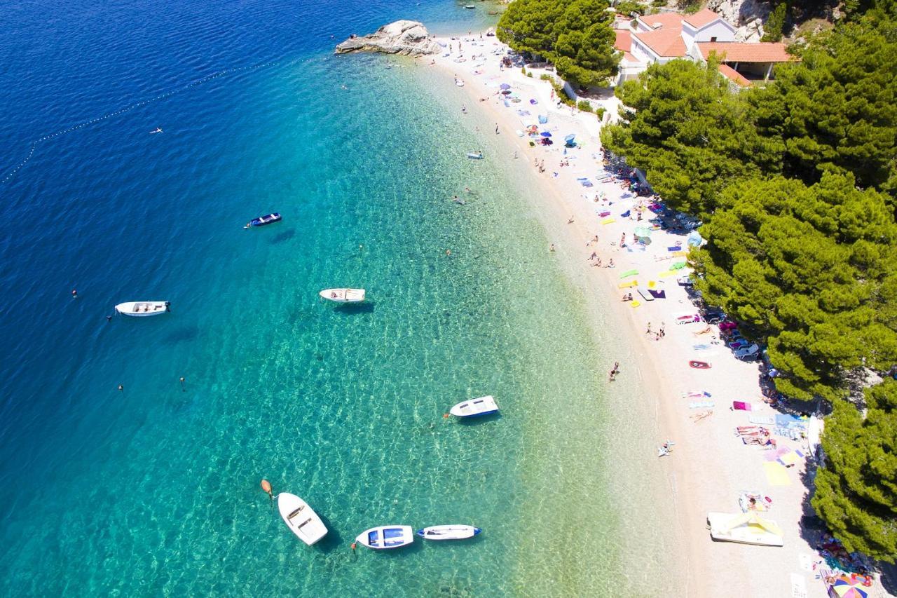 Apartments And Rooms By The Sea Brela, Makarska - 13118 Kültér fotó