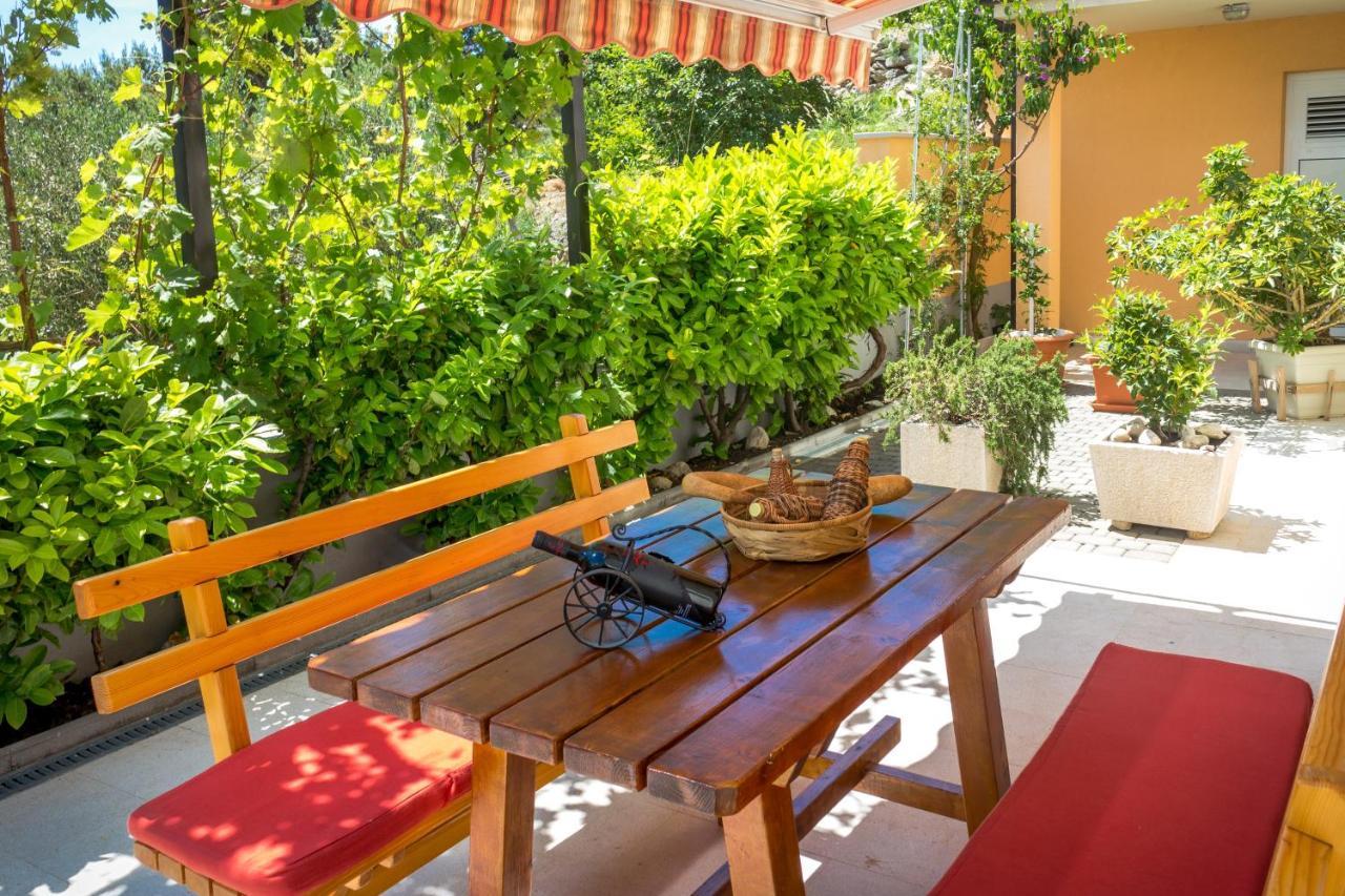 Apartments And Rooms By The Sea Brela, Makarska - 13118 Kültér fotó