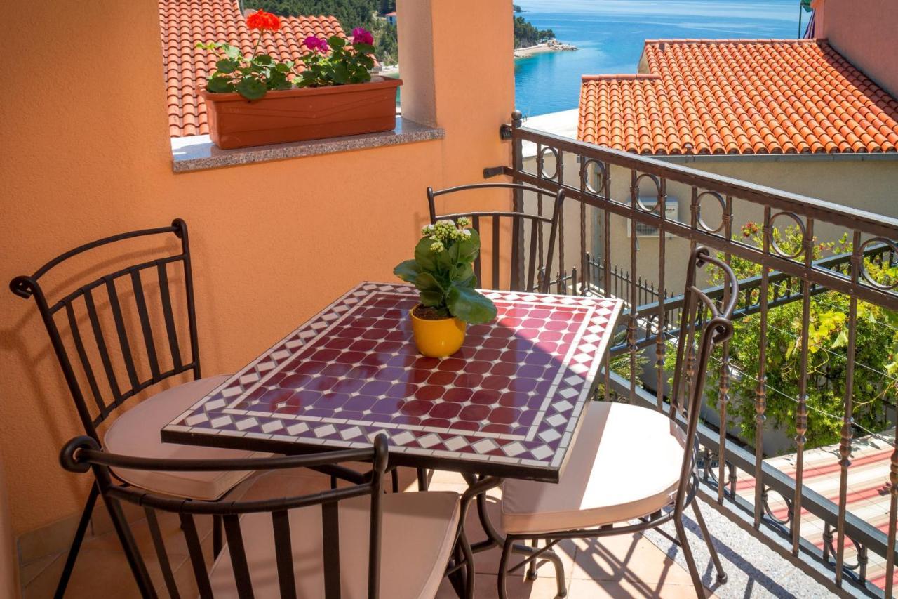 Apartments And Rooms By The Sea Brela, Makarska - 13118 Kültér fotó