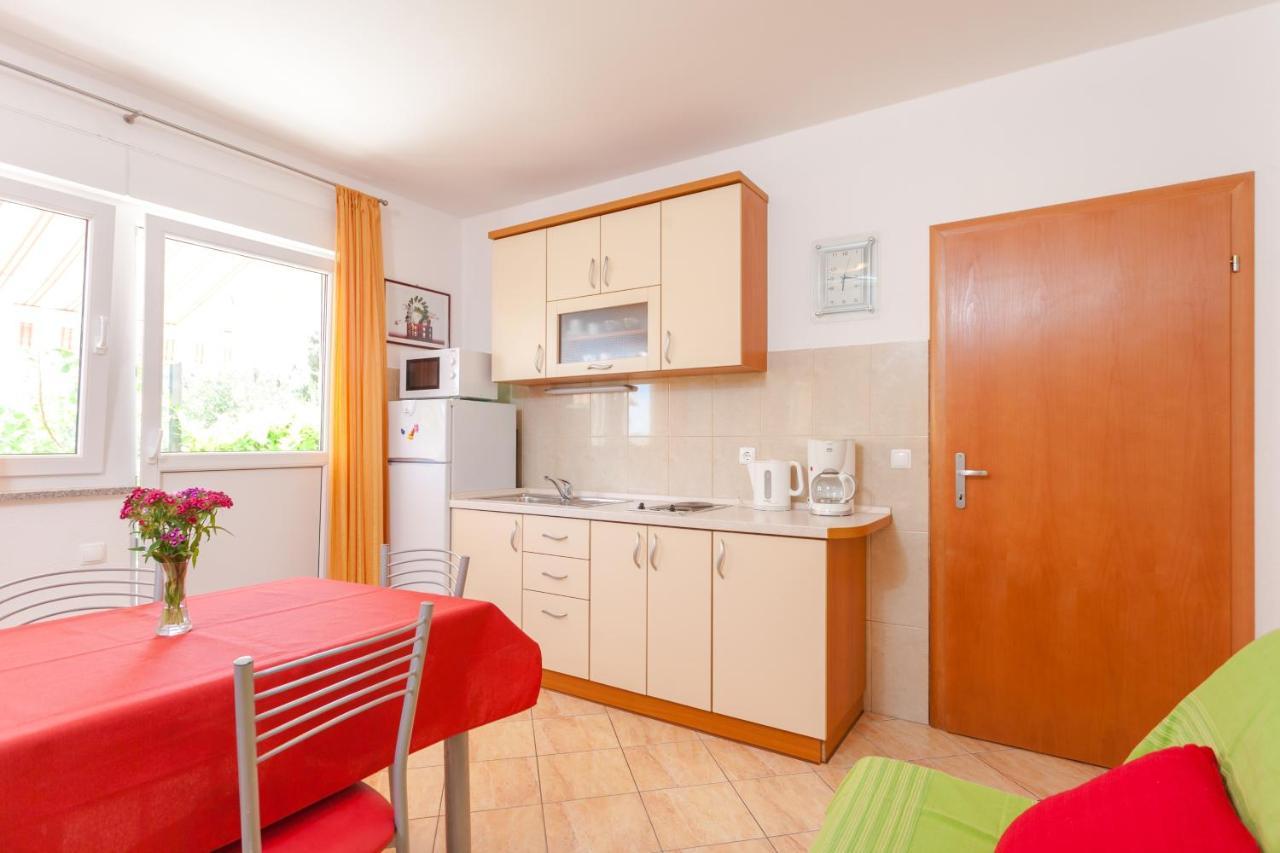 Apartments And Rooms By The Sea Brela, Makarska - 13118 Kültér fotó