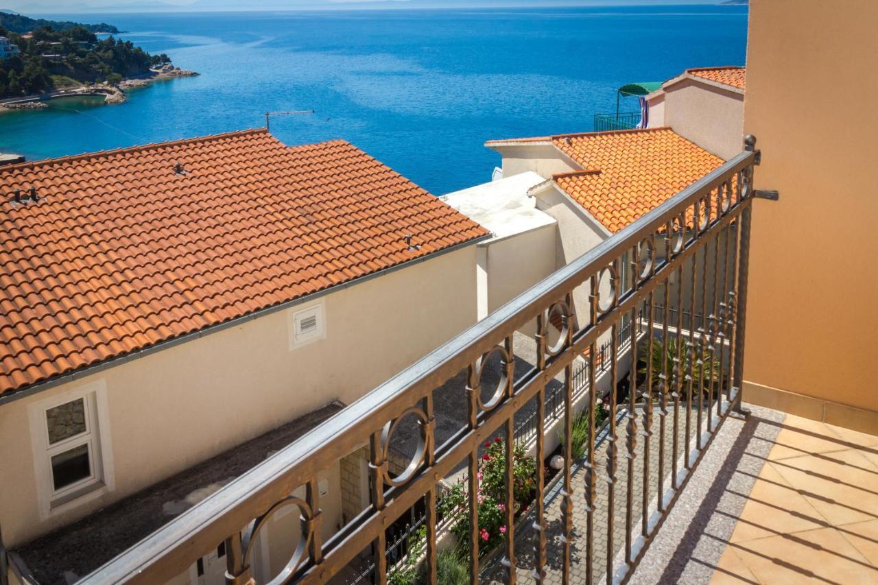 Apartments And Rooms By The Sea Brela, Makarska - 13118 Kültér fotó