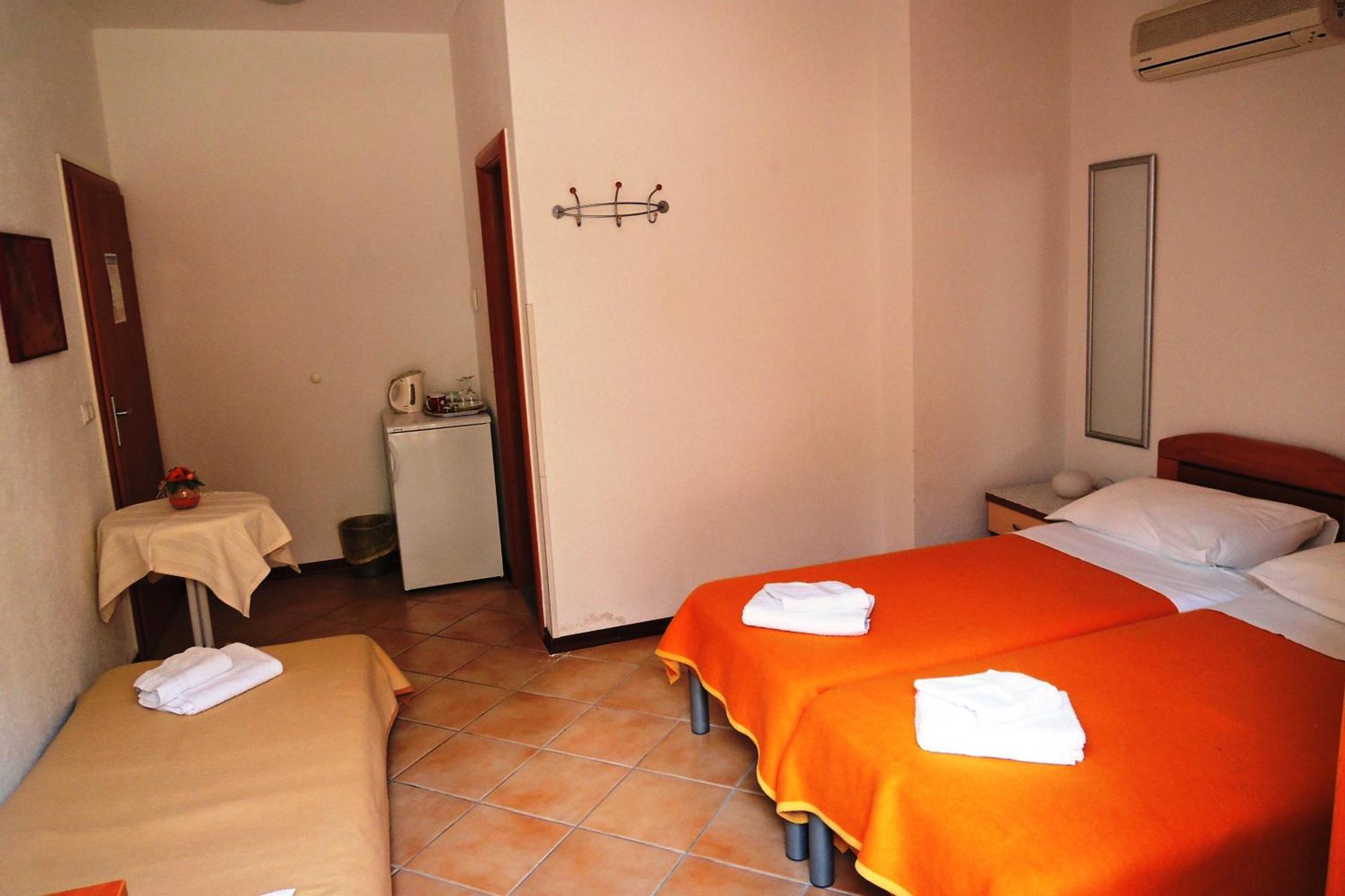 Apartments And Rooms By The Sea Brela, Makarska - 13118 Szoba fotó