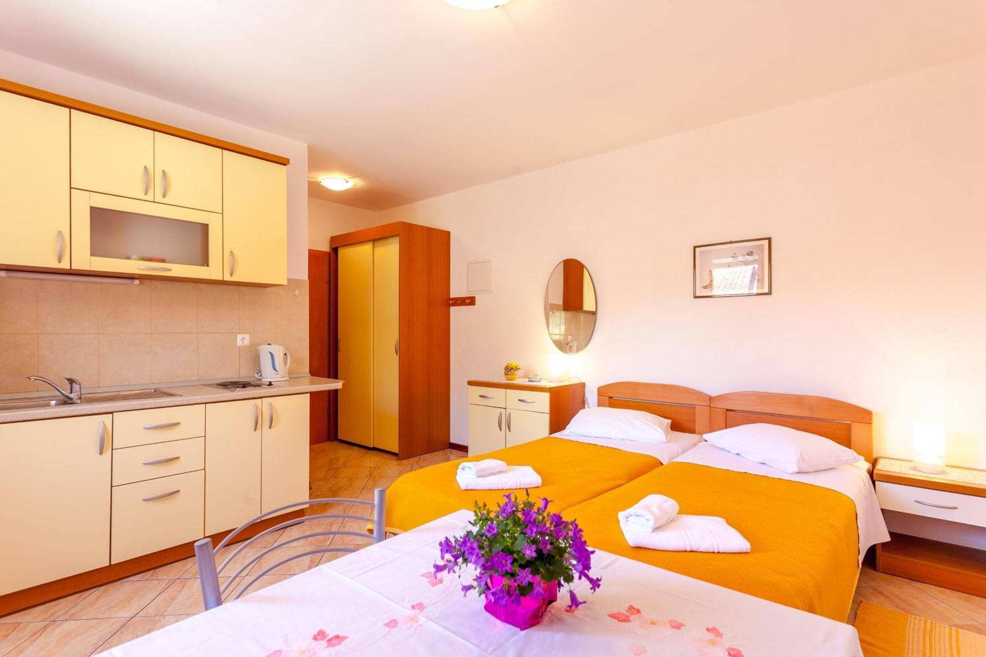 Apartments And Rooms By The Sea Brela, Makarska - 13118 Szoba fotó